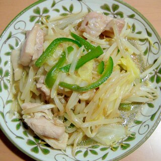 もやしがシャキシャキ♪鶏もも肉と野菜の炒め物♪